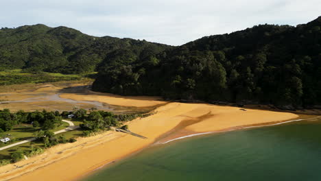 Totaranui-beach-bay-in-New-Zealand,-exotic-feels