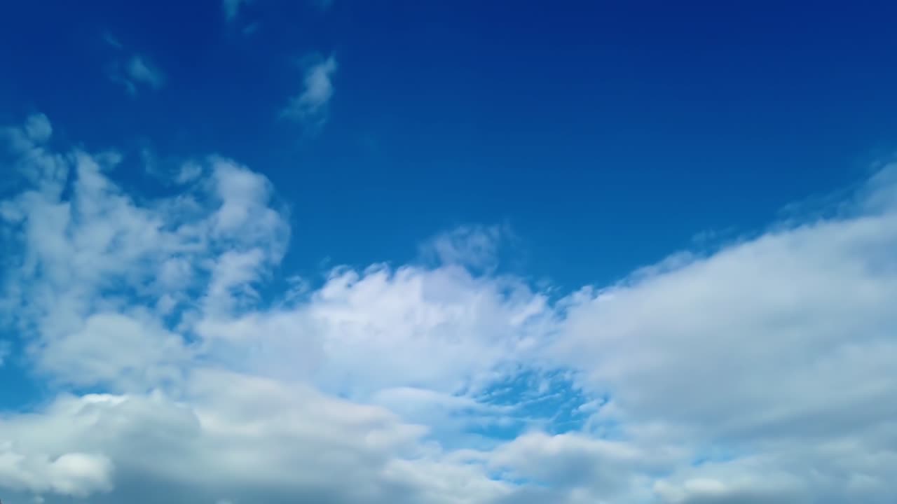 lapso de tiempo de nubes esponjosas, naturales, brillantes y suaves