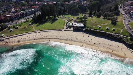 sydney - playa de bronte flotando