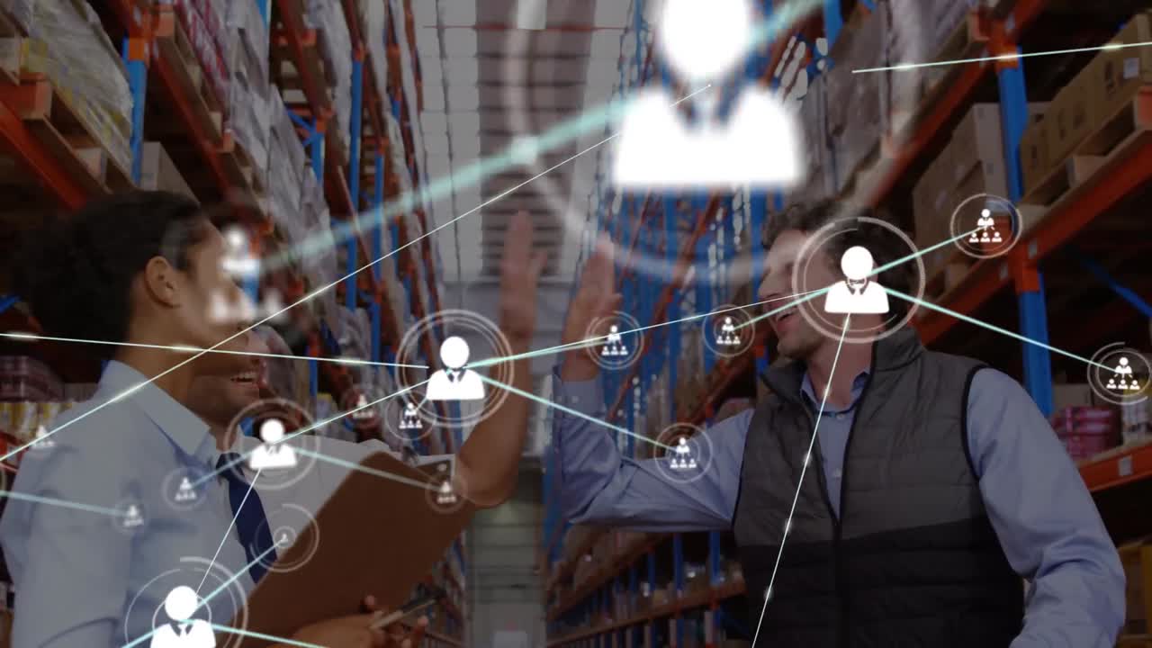 Animazione di una rete di connessioni su diverse persone in magazzino.
