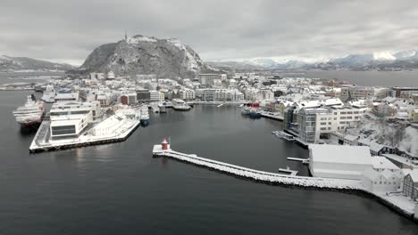 Drone-flies-backwards-from-the-center-of-Ålesund-towards-Aspøya-and-Hessa