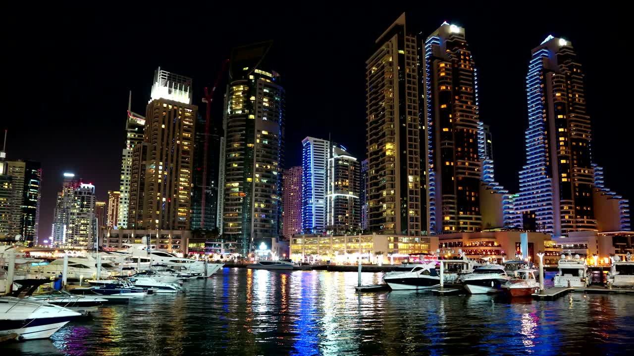 Timelapse de nuit UHD 4K de Dubaï Marina, Émirats arabes unis