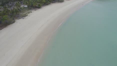 Agua-De-Mar-Azul-Tranquila-Y-Clara-De-La-Isla-Great-Keppel-En-Qld,-Australia