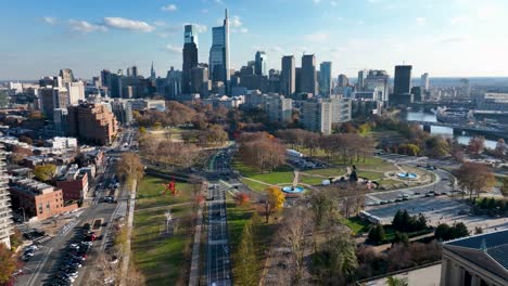 Rückzug-Aus-Der-Luft,-Enthüllung-Der-Skyline-Von-Philadelphia