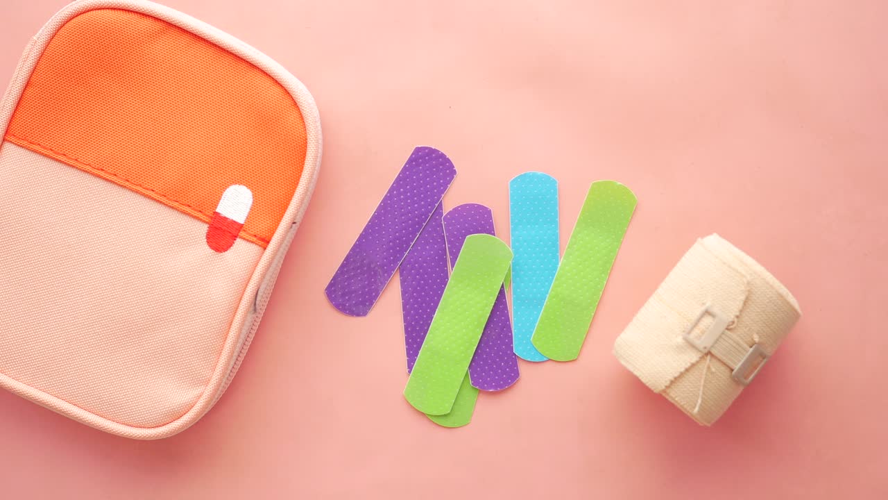 vendaje adhesivo sobre un fondo blanco