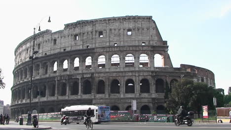 羅馬的科羅西烏姆 (colosseum) 是一個歷史悠久的體育館,