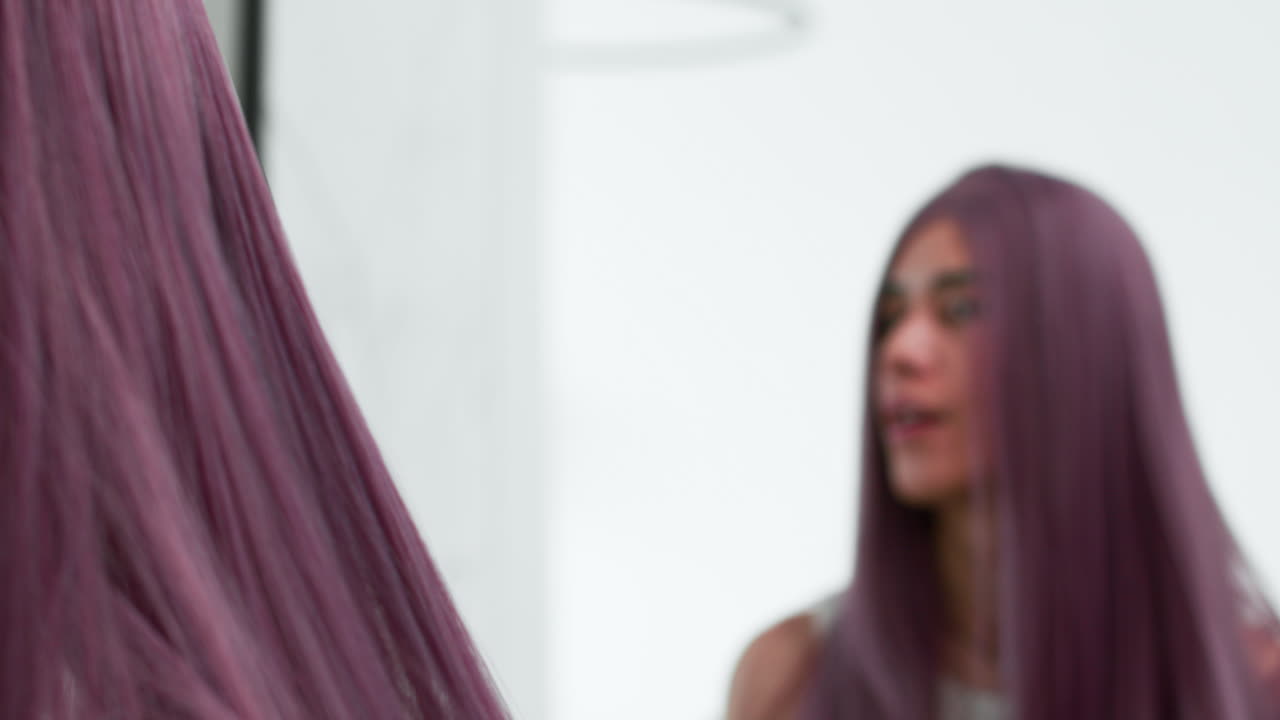 persona preparándose en el baño