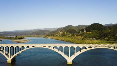 Rogue-River-Bridge-In-Gold-Beach,-Oregon