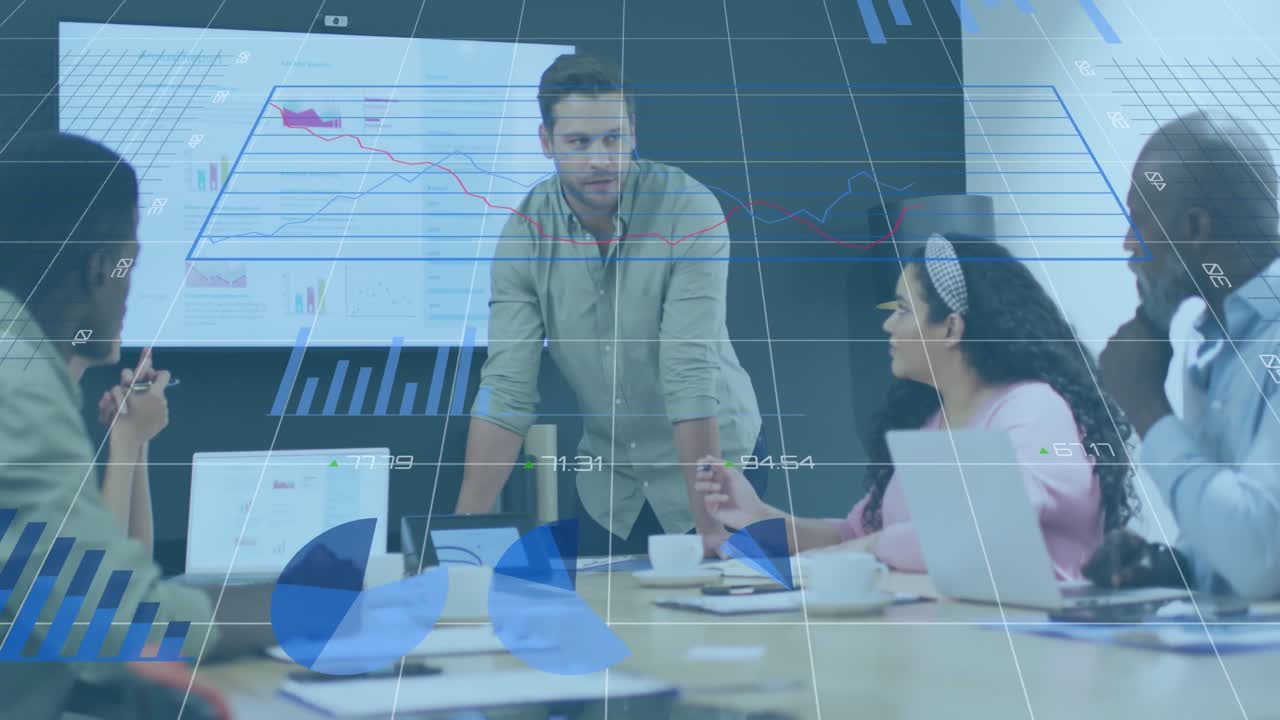 animación del procesamiento de datos estadísticos contra el hombre caucásico discutiendo con sus colegas en la oficina