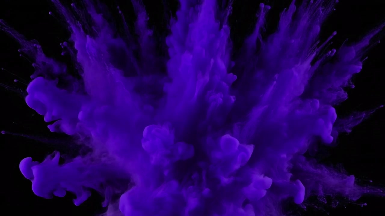Lilla pulvereksplosion mod sort baggrund