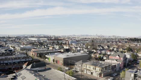 Drohne-Schwenkt-In-San-Francisco-über-Das-Wasser