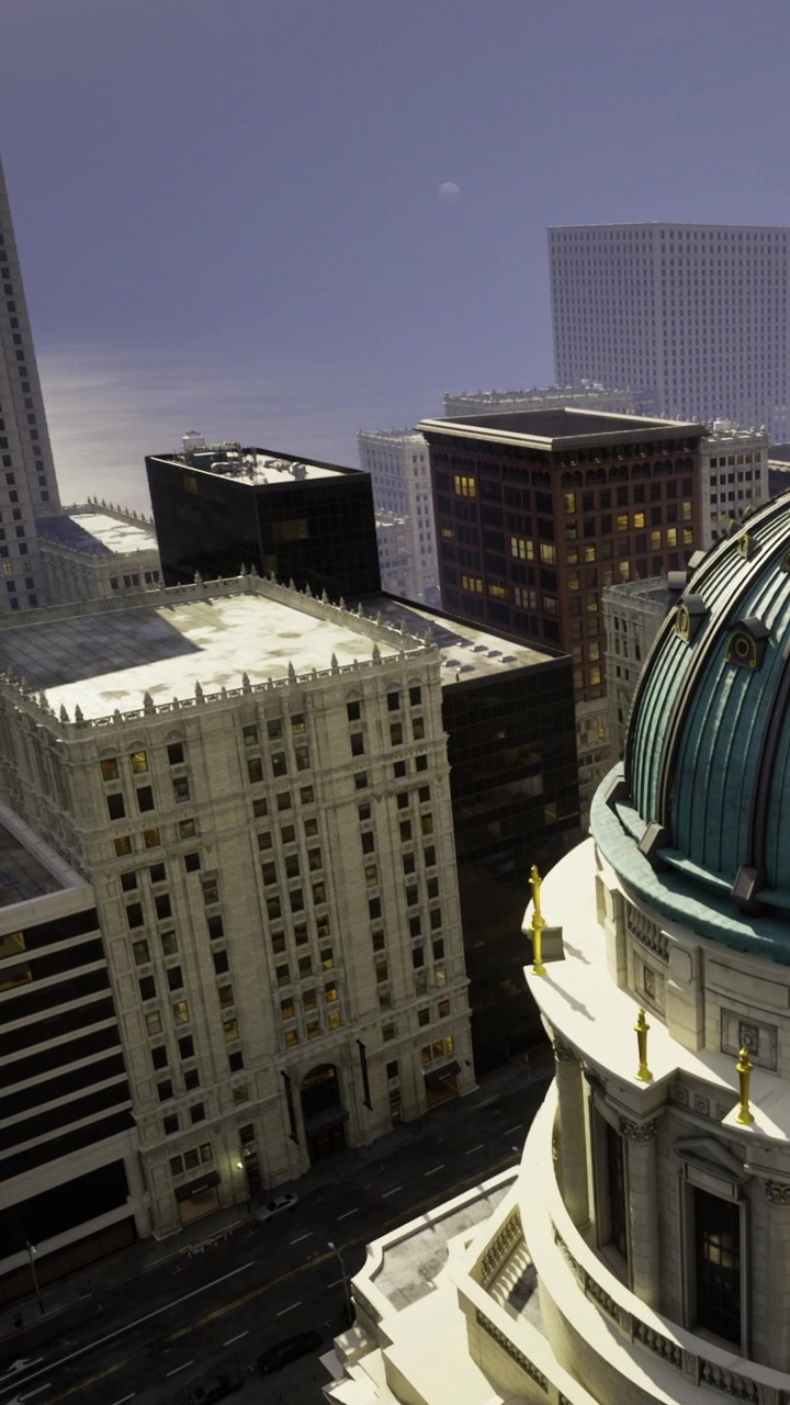Vista di edifici cittadini con cupola e cielo nuvoloso in un'area urbana