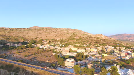 ville de san vito lo capo en sicile illuminée par les rayons du soleil