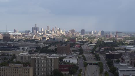 4k-Luftaufnahme-Der-Stadt-Detroit-4