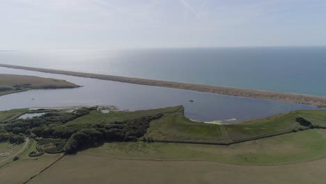 Luftverfolgung-Vom-Landesinneren-In-Richtung-Der-Flottenlagune-In-Abbotsbury-In-Dorset