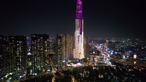 antena de modernos edificios de apartamentos de gran altura alrededor del hito 81 en saigon vietnam por la noche