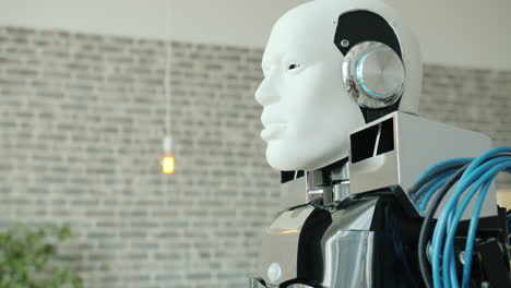 primer plano de la cabeza de un robot