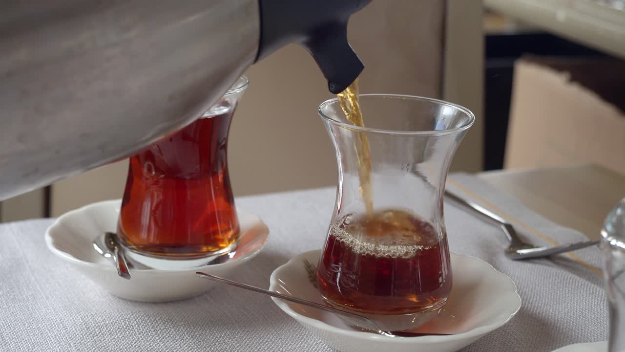 터키 차를 부는 것