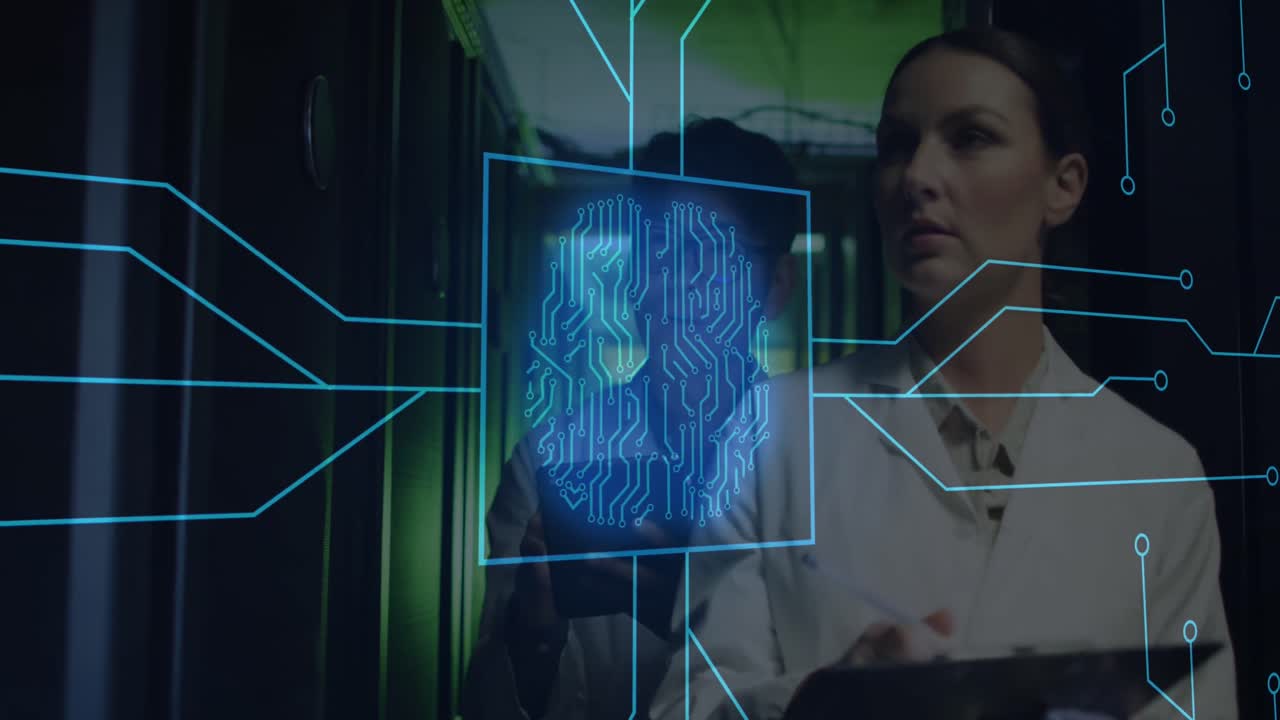 animación de cerebro biométrico y procesamiento de datos sobre mujer de negocios caucásica y servidores.