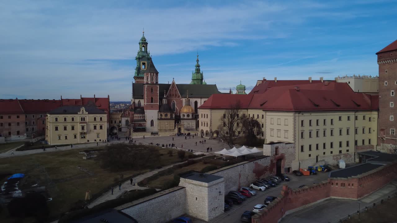 Flyfoto av Wawel slott og katedral i Krakow, Polen.