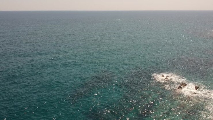 GRECIA MAR EGEO ROCCE SPIAGGIA RIPRESE AEREE CON DRONE 4