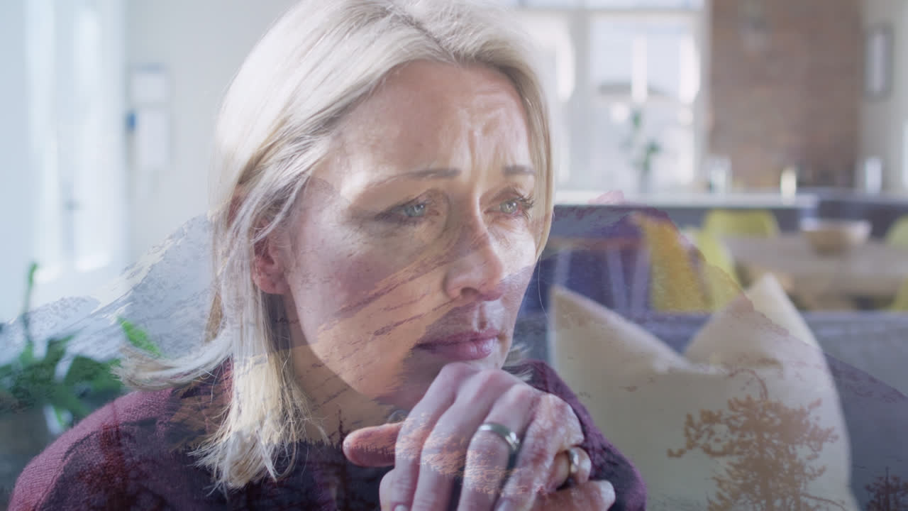 animación de una mujer caucásica llorando orando sobre un paisaje montañoso