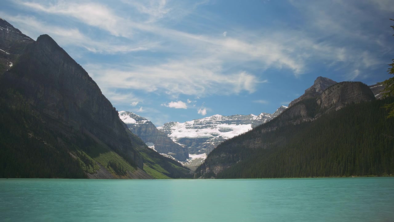 Lago Louise in estate