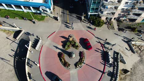 4k-Luftdrohnenaufnahme,-Die-Vom-Lewis--Und-Clark-Denkmal-Am-Meer,-Oregon-Beach,-Wegschwebt