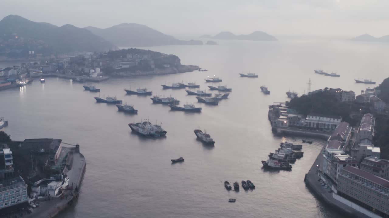 barcos de pescadores en el mar, en taizhou, zhejiang.