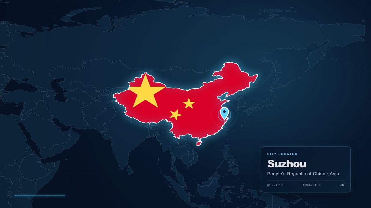国旗をあしらった中国のデジタル地図オーバーレイ。江蘇省蘇州がピンと座標で強調表示されている。- ズームイン