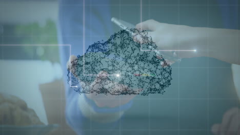 icono de la nube de la red de conexiones contra la persona que utiliza el teléfono inteligente para hacer el pago