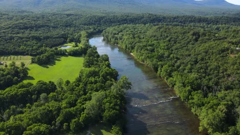 Excellent-Aerial-View-Moving-Along-The-Shenandoah-River-Valley-In-Virginia