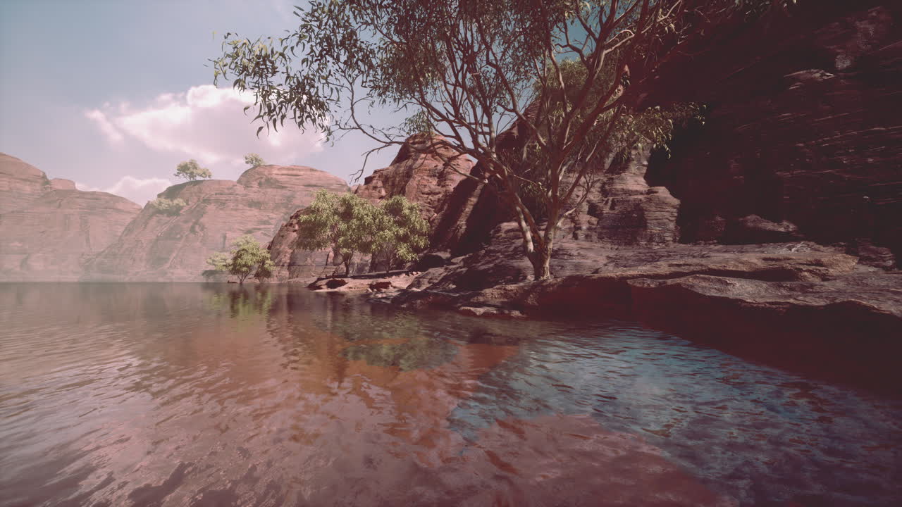 los rayos brillantes del sol reflejados en el agua fría del río colorado