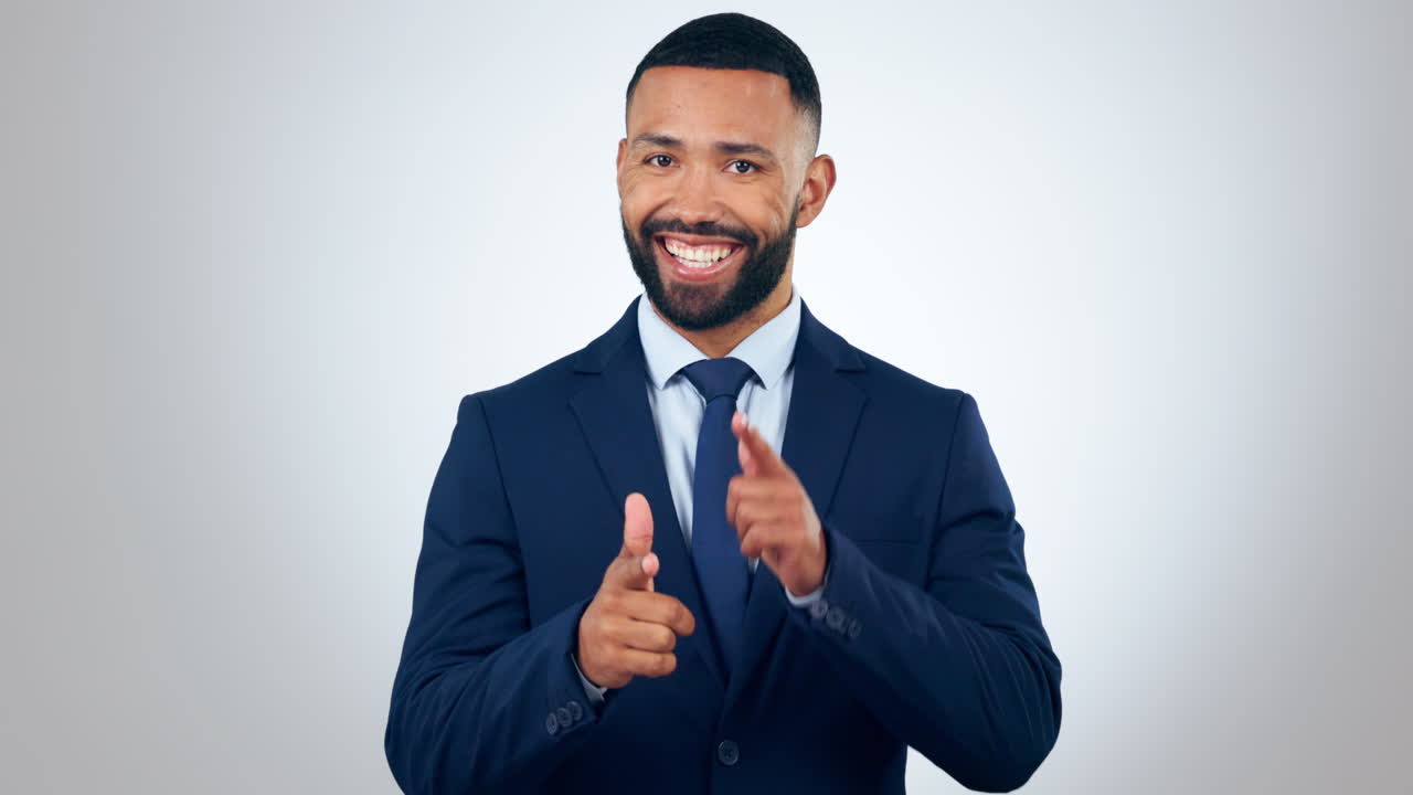 hombre de negocios, la elección y el punto en usted en el estudio