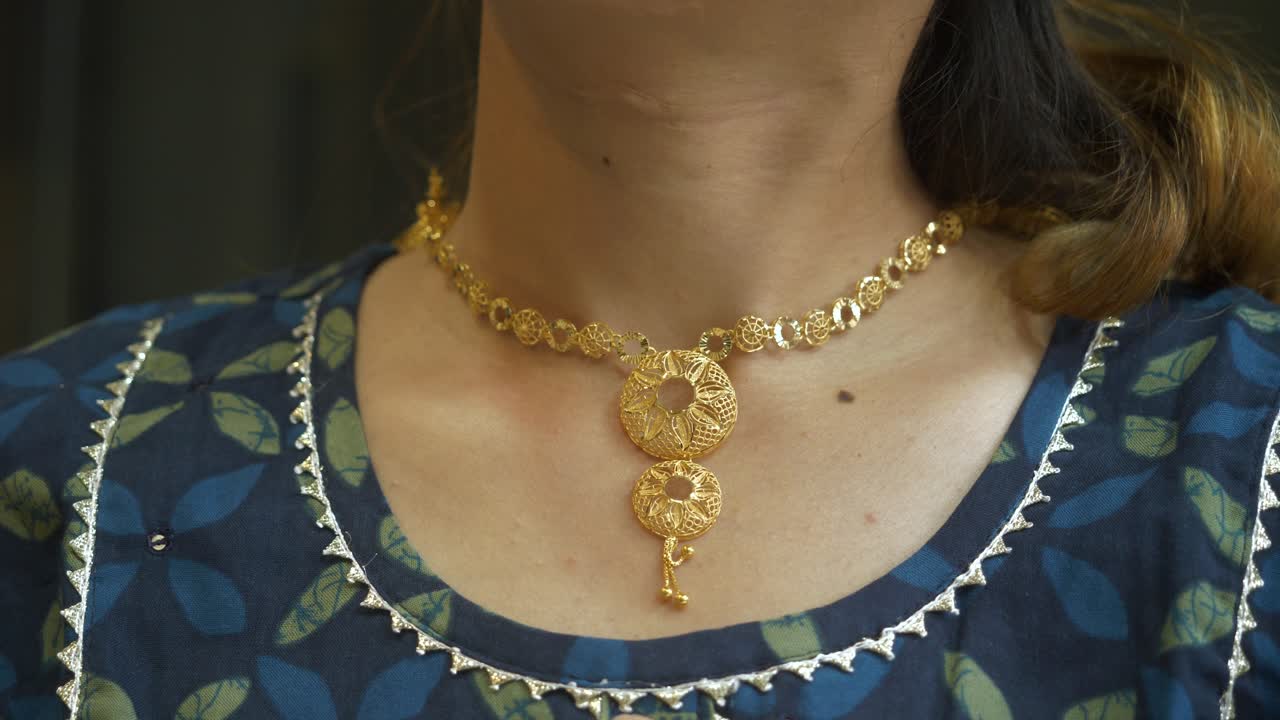 Young asian woman wearing designer gold necklace, 18k HUID certified gold necklace, Closeup