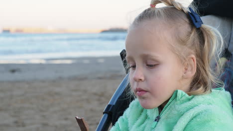 Girl-sitting-in-a-stroller