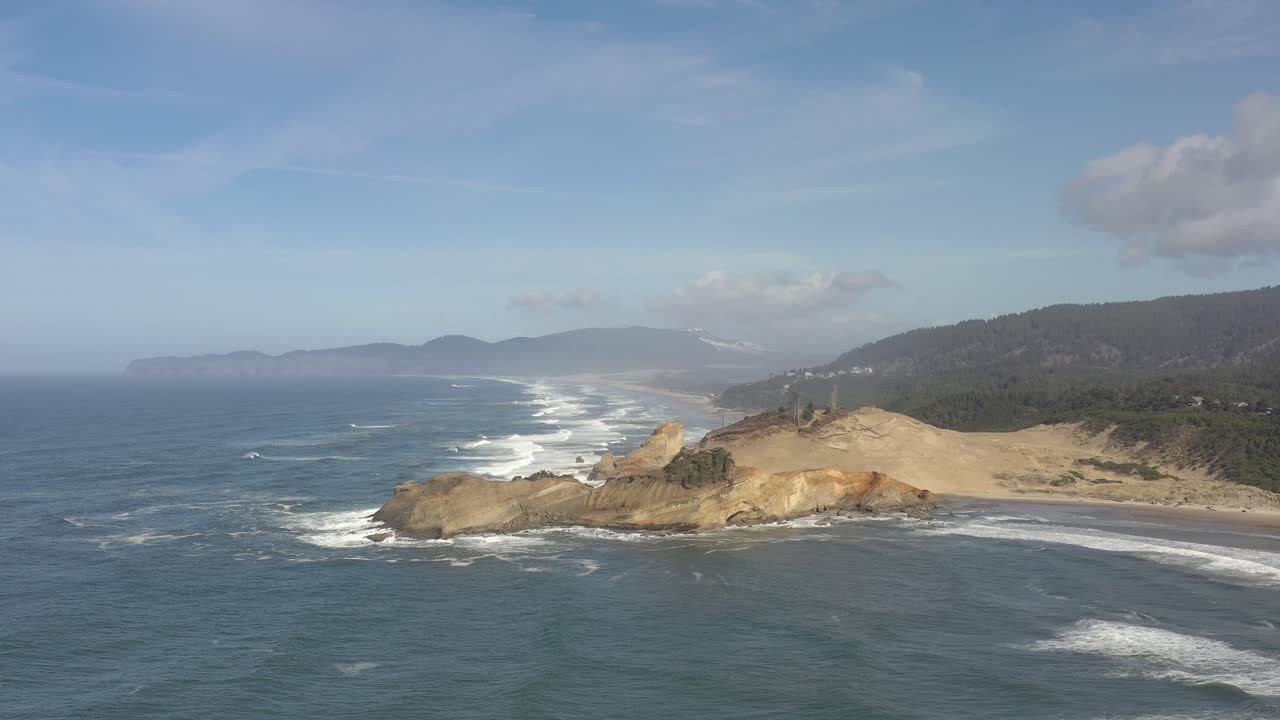 오리건 해안의 케이프 키완다 (cape kiwanda) 의 넓은 풍경