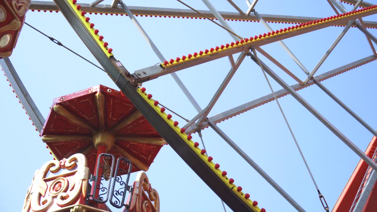 Red ferris wheel in the city park.