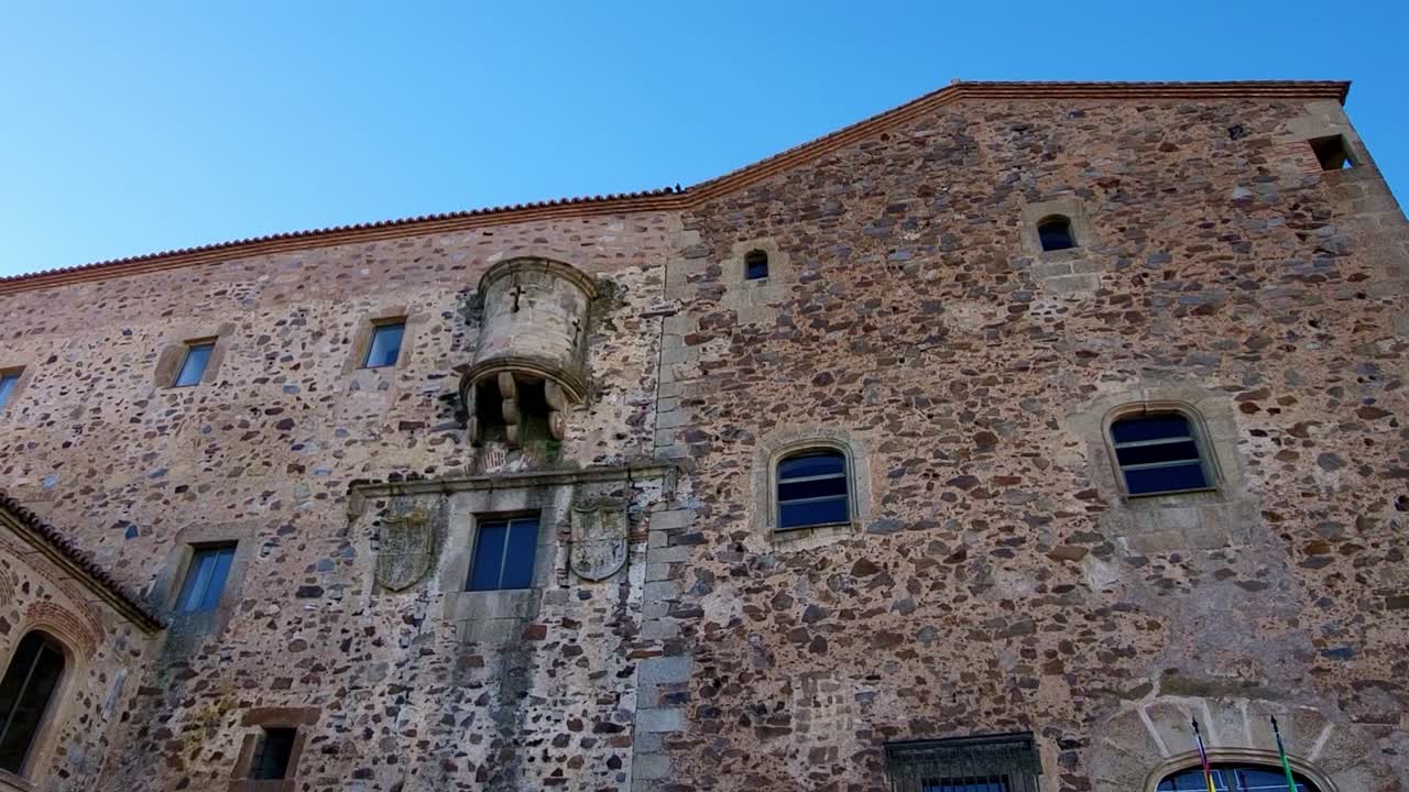 Edificio feudale fortificato. Palazzo del Generale. Antica casa fortificata del Medioevo. XV secolo. Cáceres. Spagna