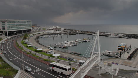 timelapse de la salida del sol del principal puerto marítimo de ponta delgada