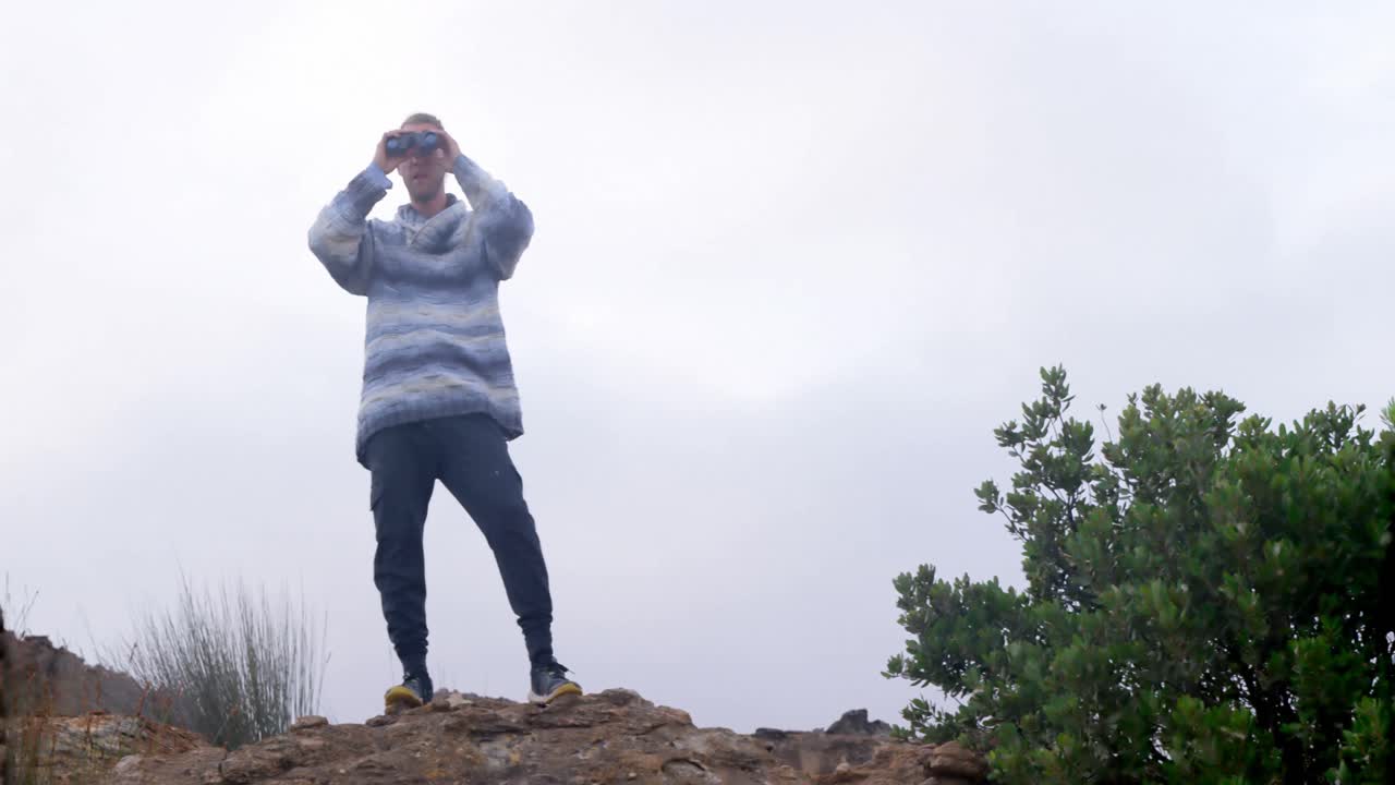 ⁇ 안경을 통해 보는 남자 4k