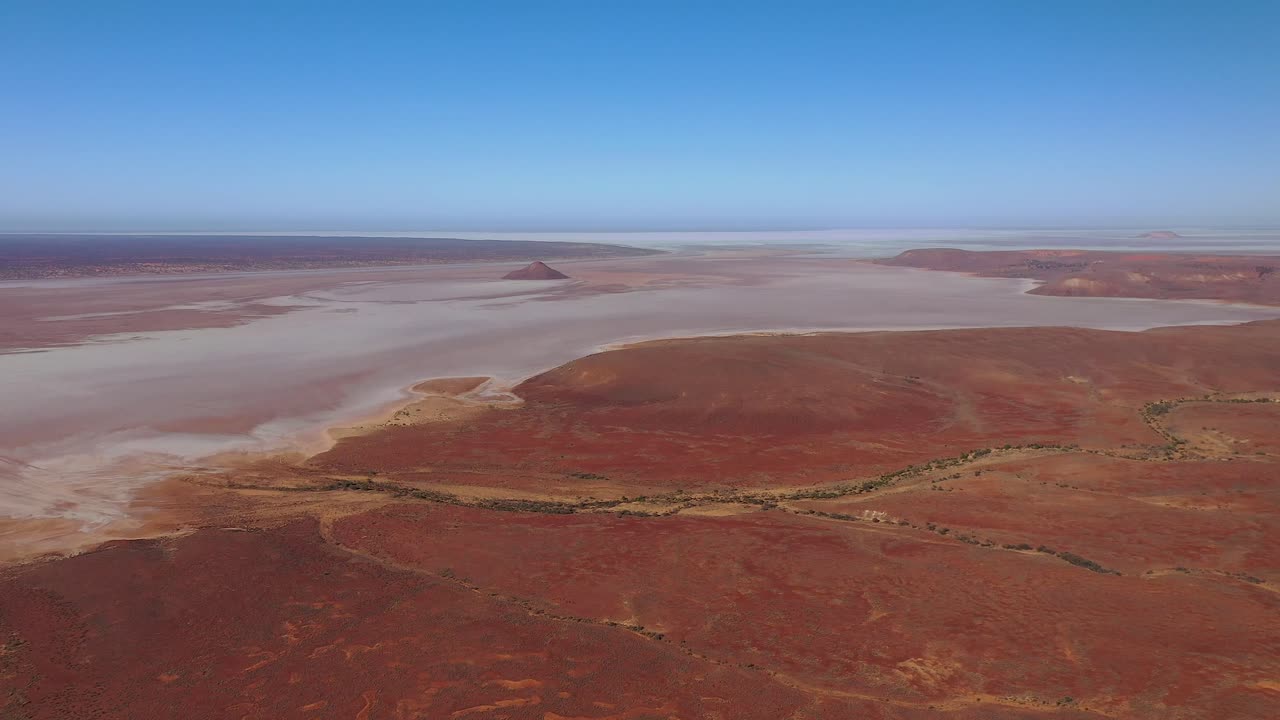 sobrevuelo con drones del desierto rojo y el lago salt pan - sur de australia