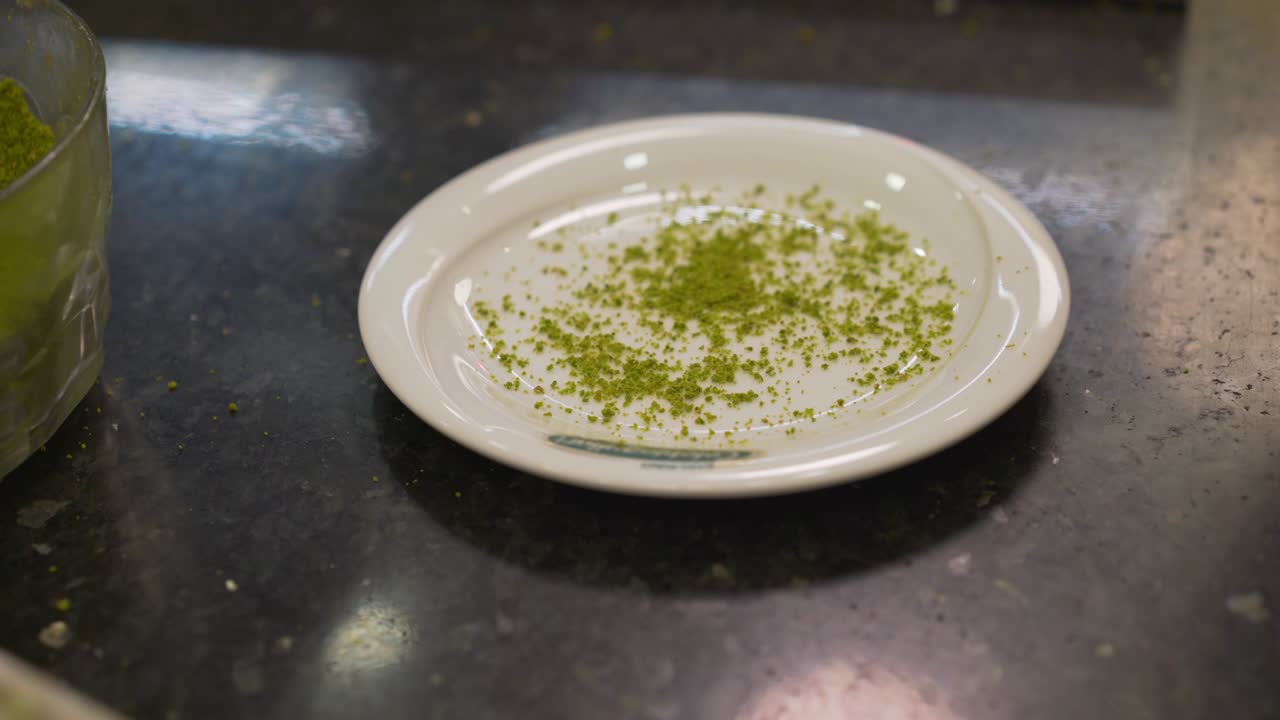 increíble vista de la deliciosa baklava turca en gaziantep. imágenes de 4k en turquía