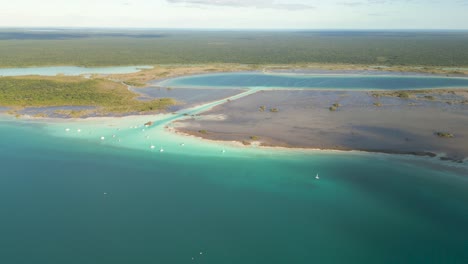 Lago-Laguna-De-Siete-Colores-En-Mexico-Metraje-Aereo-De-Bacalar