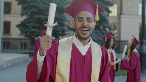 graduado orgulloso