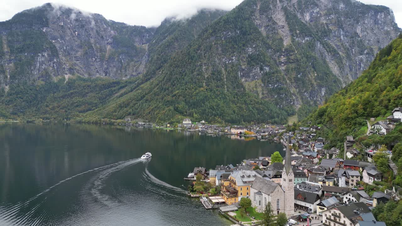 홀슈타트 마을과 오스트리아의 할슈타터 호수 (hallstatt) 에 대한 투어 - 공중 4k