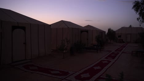 campamento del desierto en marruecos, pueblo de merzouga