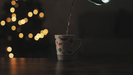 taza con agua caliente
