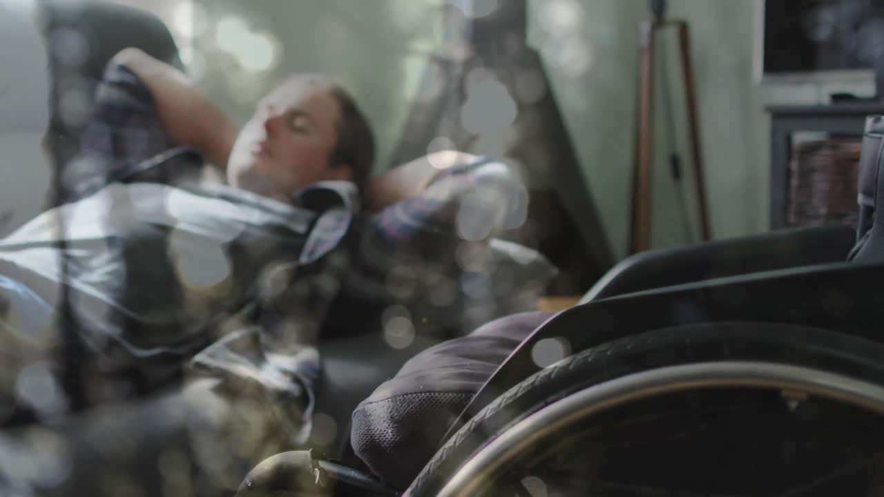 침대에 누워있는 장애인 백인 남성 위에 빛의 반점이 애니메이션