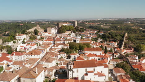 fotografía aérea de la ciudad medieval de obidos, portugal